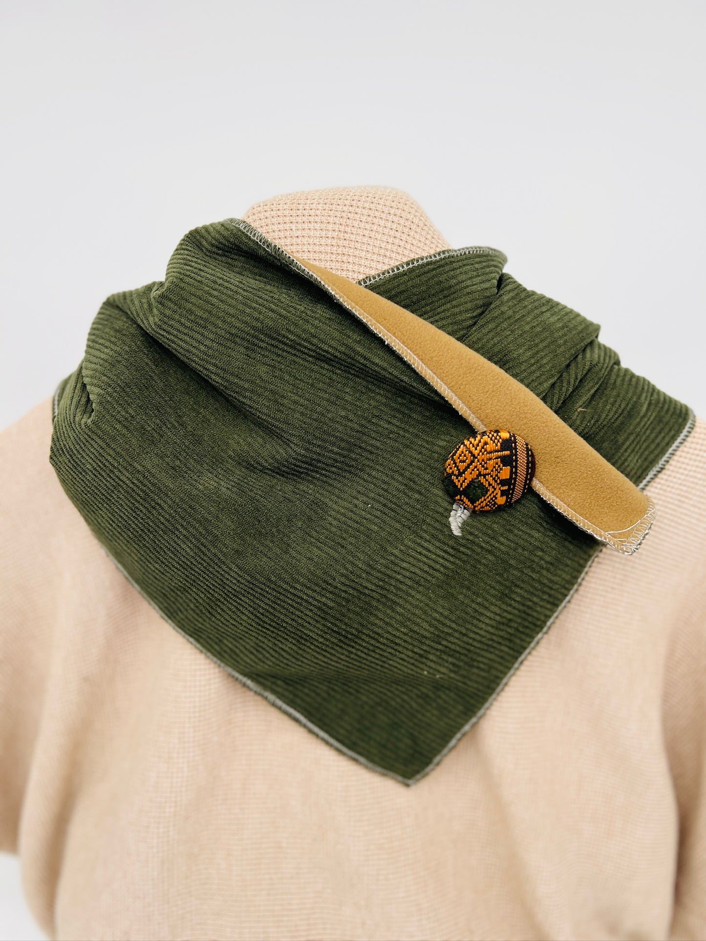 Monstera Green Corduroy Neckwarme