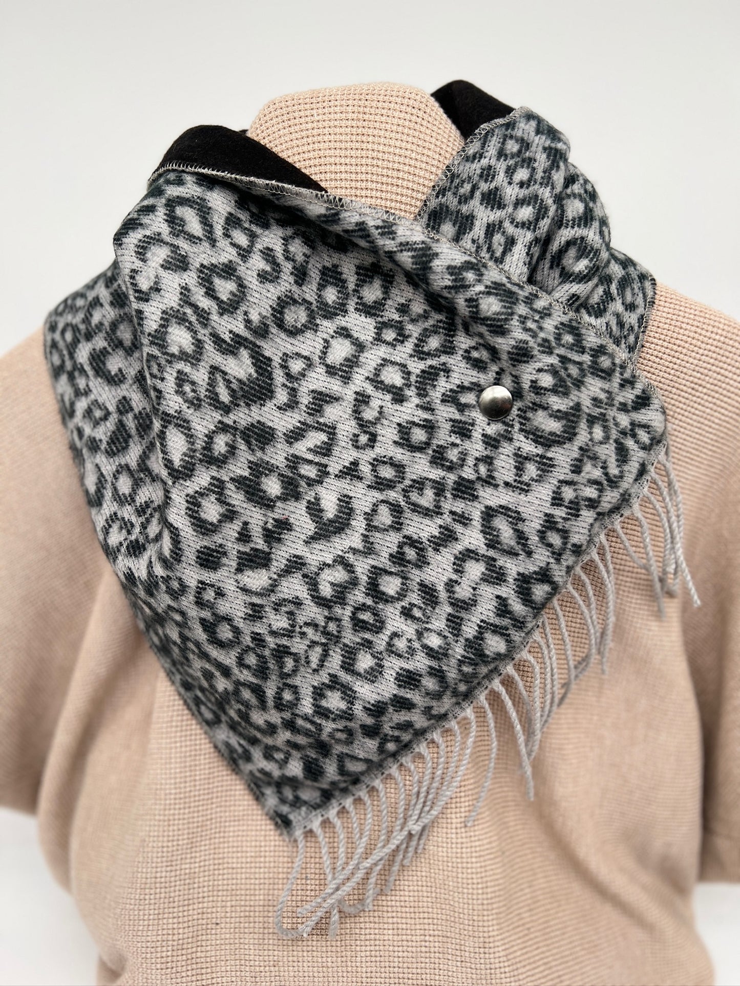 Lightening Neckwarmer